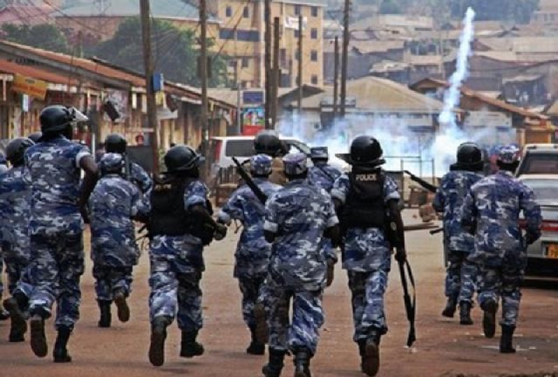 Protestas contra paliza a diputado opositor en Uganda dejan un muerto y cinco heridos
