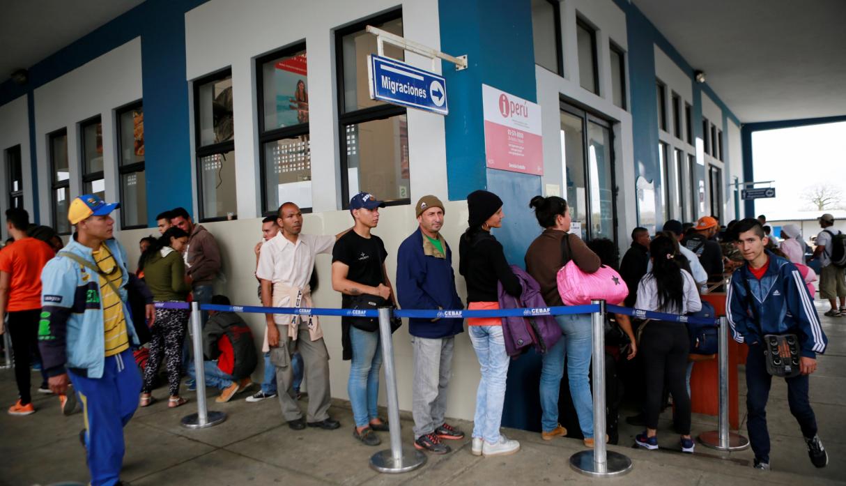 Perú aprueba menos de 100 de las más de 100.000 solicitudes de refugio a venezolanos