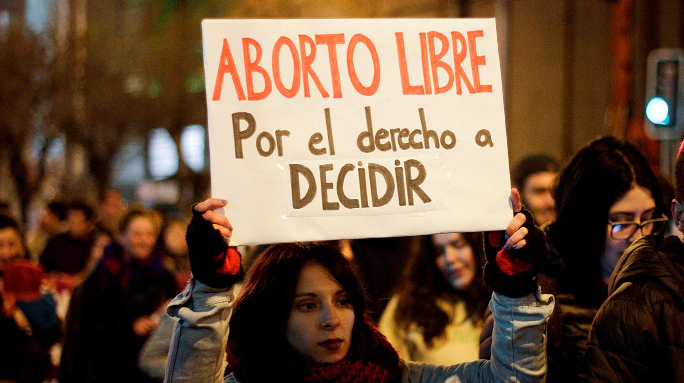 “Objeción de conciencia”, el argumento piñerista para obstaculizar el aborto terapéutico en Chile