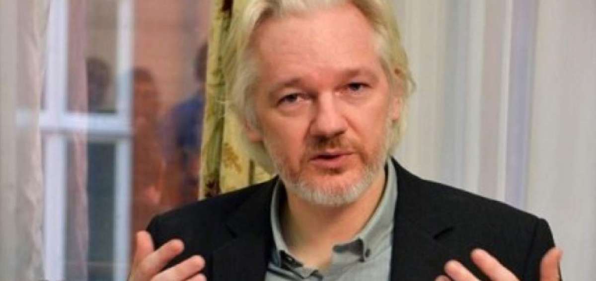 el espionaje continua contra julian assange