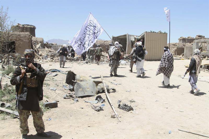 Se registra mayor ataque talibán en una ciudad de Afganistán