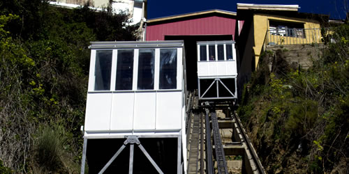 Valparaíso: Ascensor Espíritu Santo vuelve a circular en el cerro Bellavista