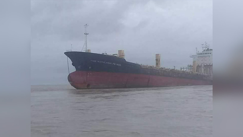 (Fotos) Un buque fantasma apareció sin tripulación en las costas de Birmania