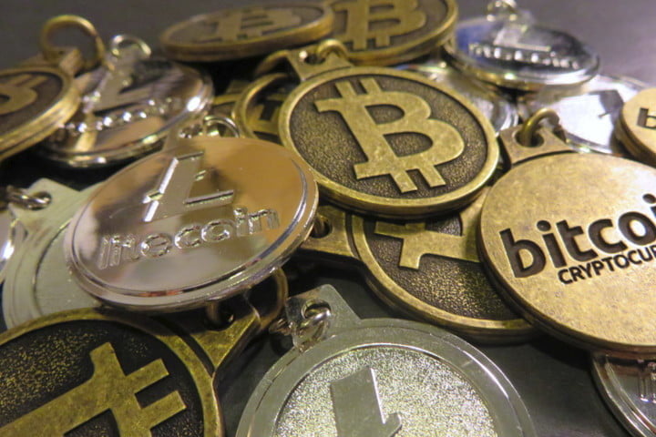 Precio del Bitcoin cae por debajo de $8.000 y causa pérdidas en todo el mercado