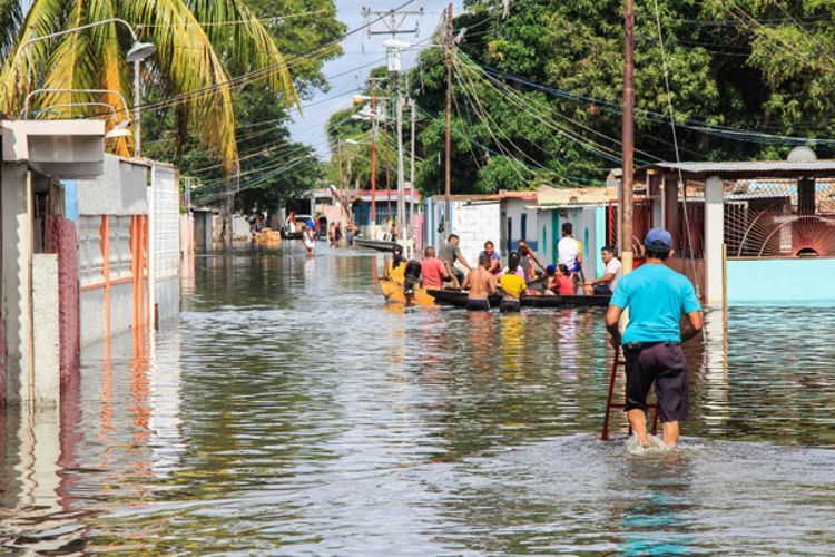 El río Orinoco sigue crecido y desafía a Ciudad Bolívar