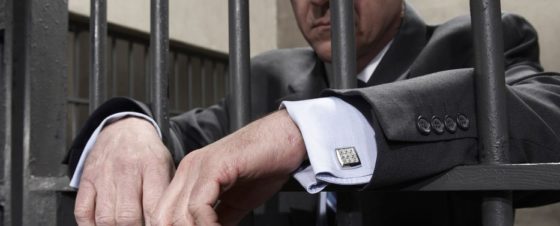 Quería sacar provecho la muerte: Condenado abogado que pretendía cobrar acciones de personas fallecidas