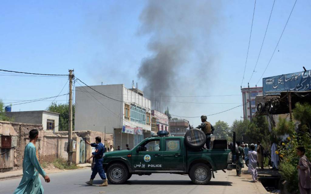 Ataque terrorista acaba con la vida de 25 personas en mezquita afgana