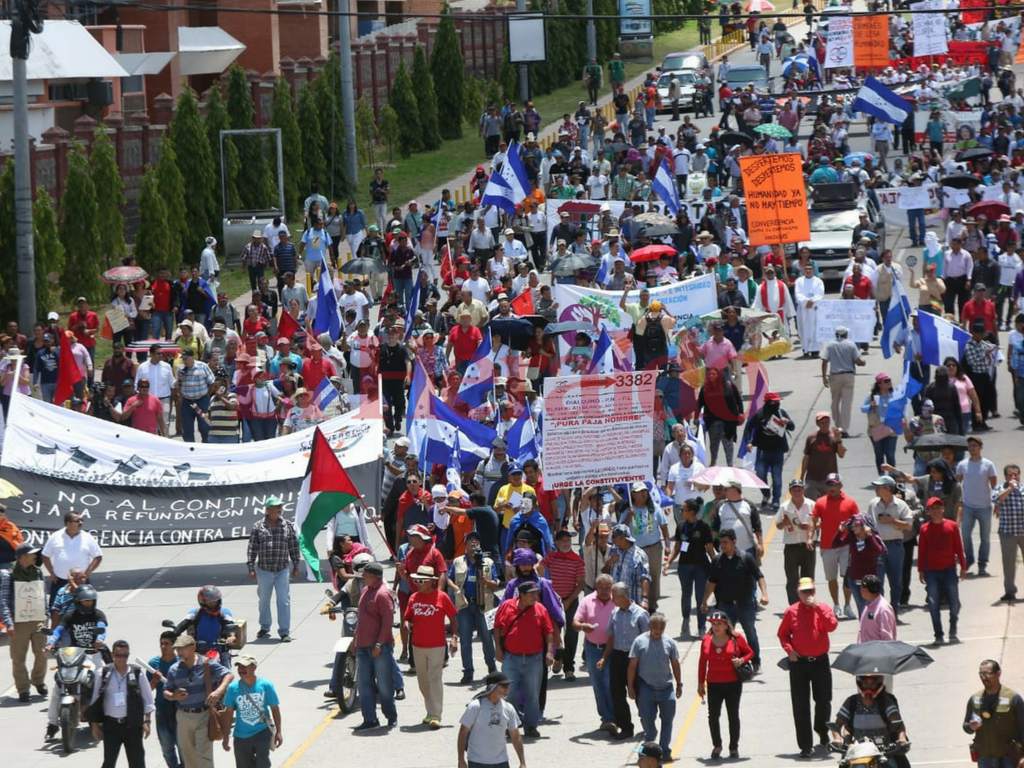 Hondureños marcharon contra la corrupción y el continuismo político
