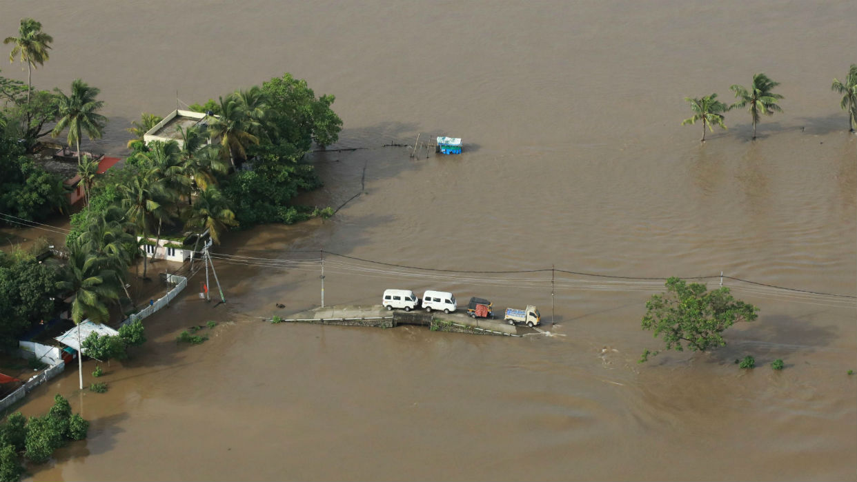 (Video) Impactantes inundaciones causan más de un millón de desplazados y 400 fallecidos