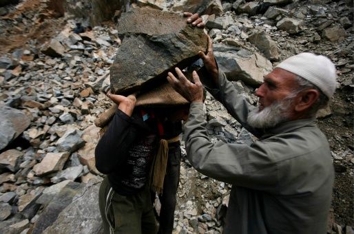 Explosión sorpresiva mata a 11 personas en una cantera de la India