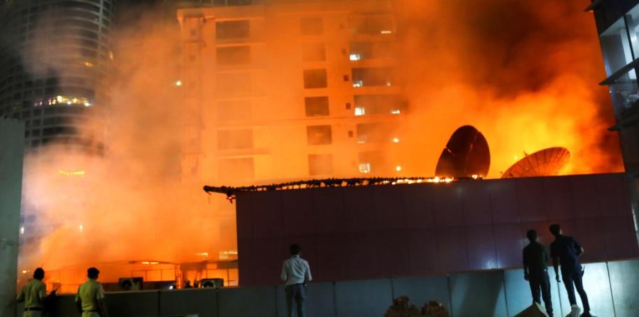 Al menos 4 muertos por incendio de un edificio residencial en Bombay
