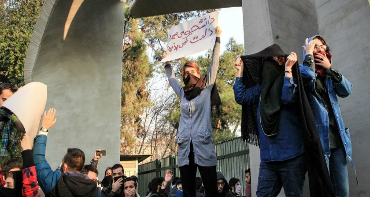 Siete años de cárcel para una estudiante iraní por participar en una protesta