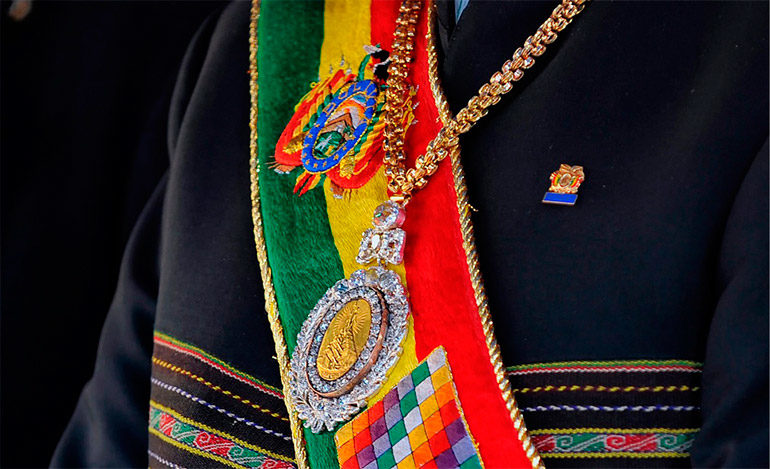 No fue orinando: En un prostíbulo perdió las prendas del presidente de Bolivia