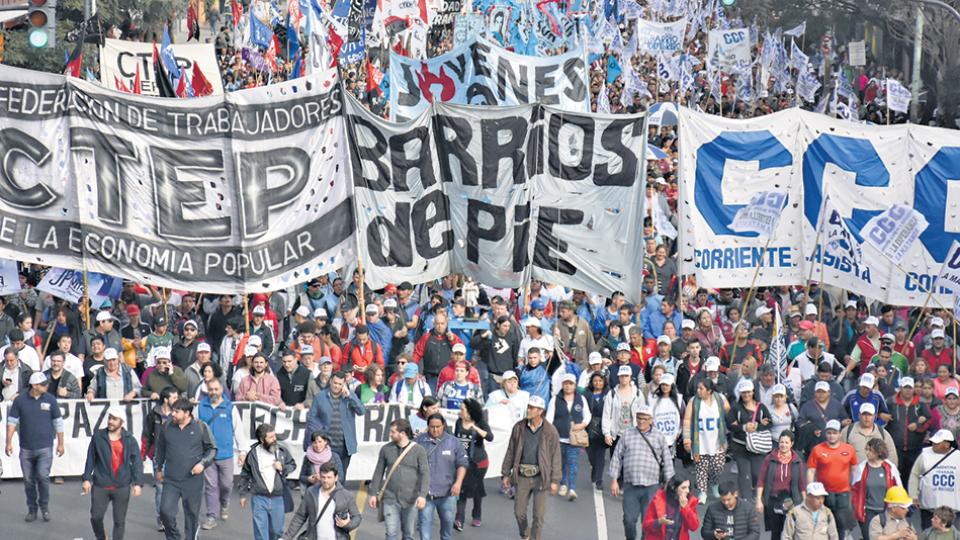 Macri pretende tapar subida del dólar montando un escándalo con Cristina Fernández