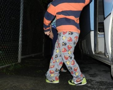 Por «la premura» madre olvida a su hijo de 4 años en transporte público