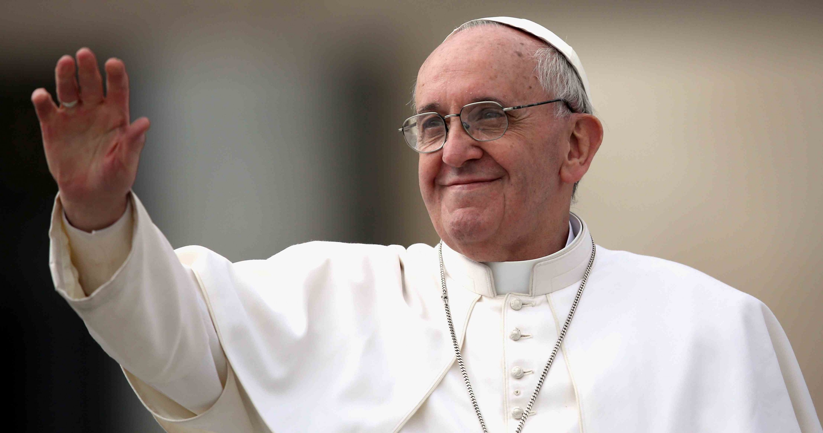 Baja la popularidad del papa Francisco por el problema migratorio