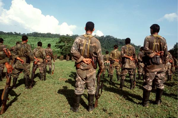 Exsenador Edgar Patiño: «Colombia fue devuelta a los paramilitares»