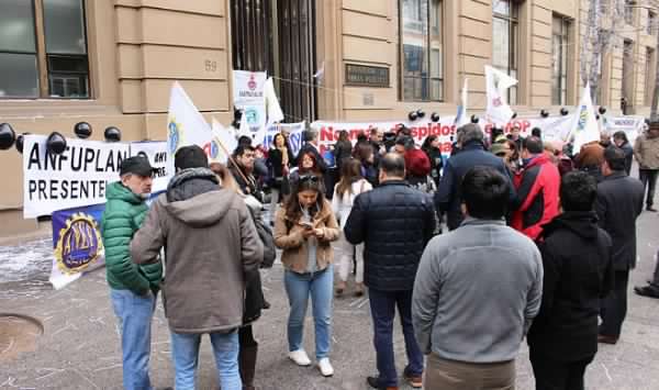 Paro total en el MOP: Exigen al gobierno «revertir los despidos» y «no seguir intentando lucrar con las obras públicas de Chile»