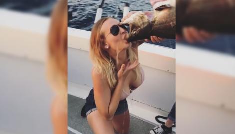 (Video) Nuevo reto viral: Mujer toma cerveza de la boca de un pescado y arden las redes