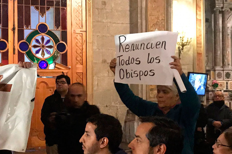 Laicos de Santiago envían mensaje a la Conferencia Episcopal: “Más que perdón, necesitamos actos concretos”