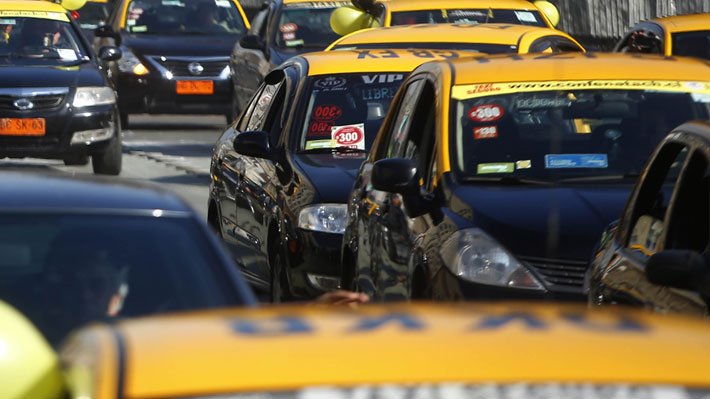 Santiago: Taxistas protestan por baleo y muerte de conductor en confuso incidente en el centro