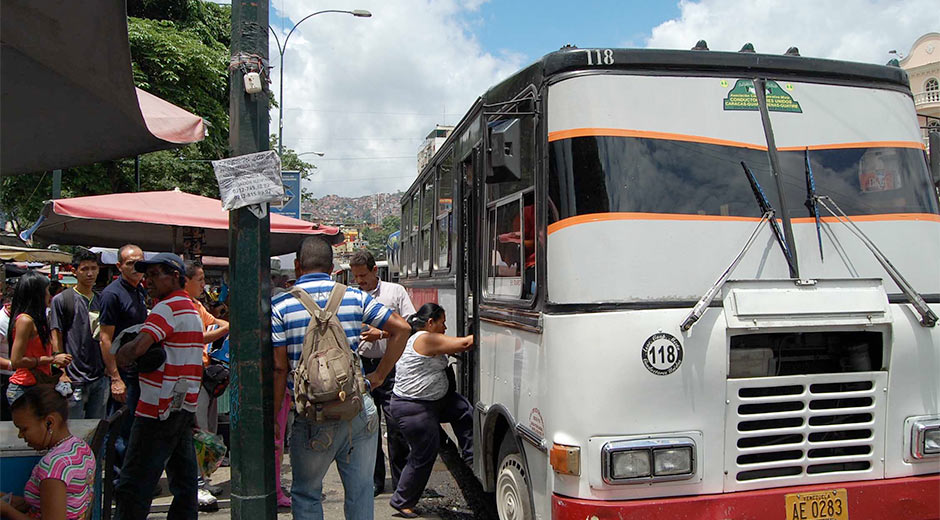 Venezuela estudia ajuste de tarifas del transporte ante la desobediencia del gremio