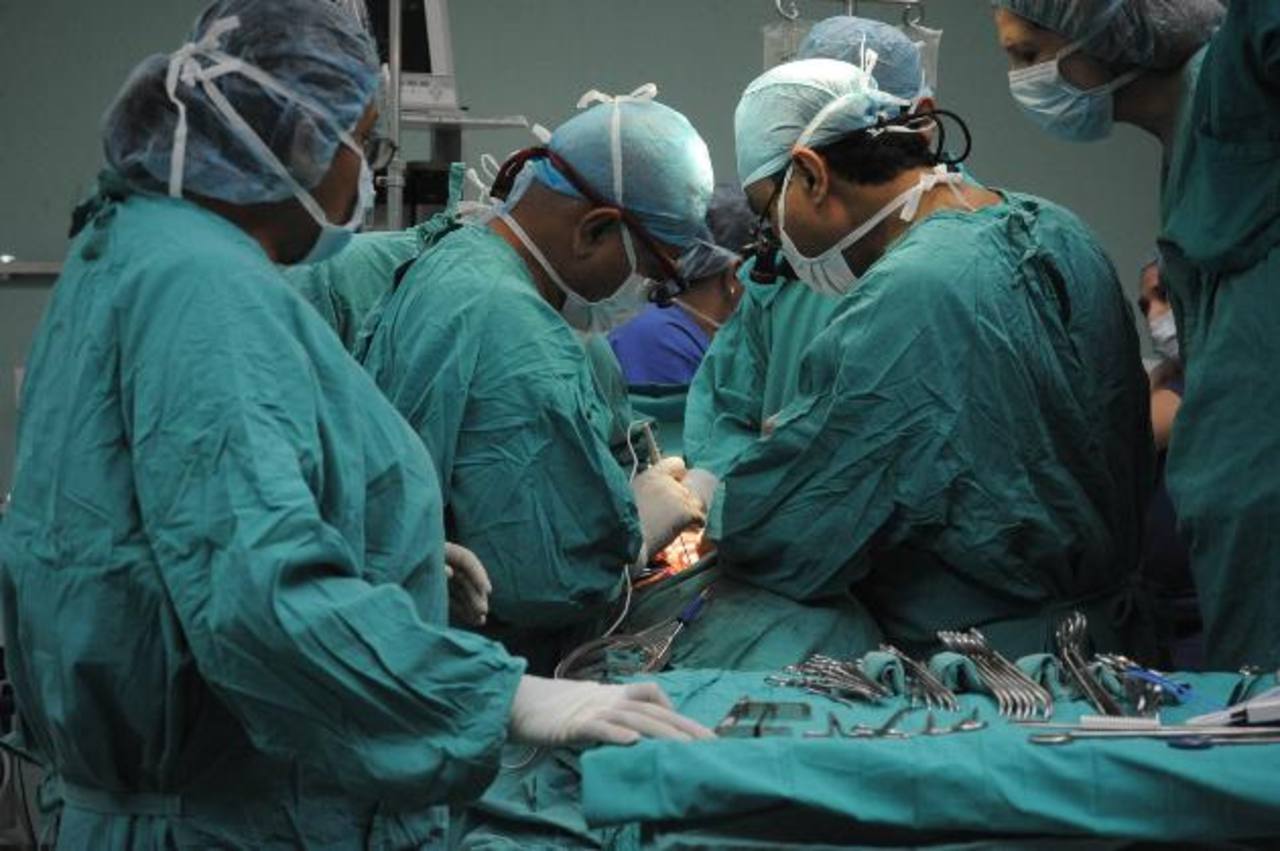 Un recuerdo a 50 años del primer transplante renal en Chile: «Llevamos el órgano en una olla Marmicoc»
