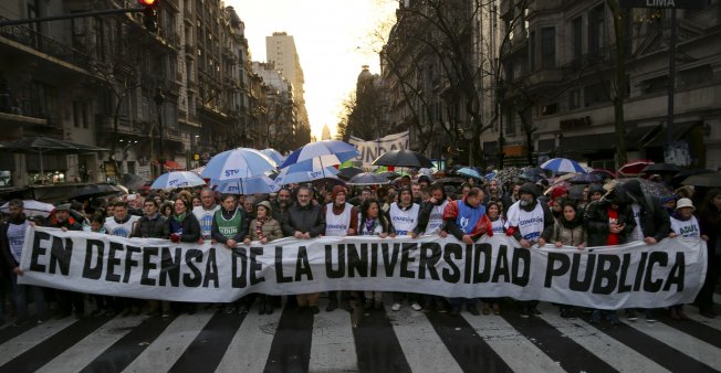 Docentes sin ceder: Con masiva protesta exigieron a Macri políticas de educación pública