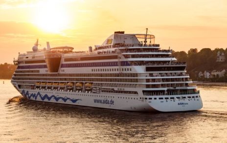 Famoso cantante se lanza al mar desde un crucero y desaparece