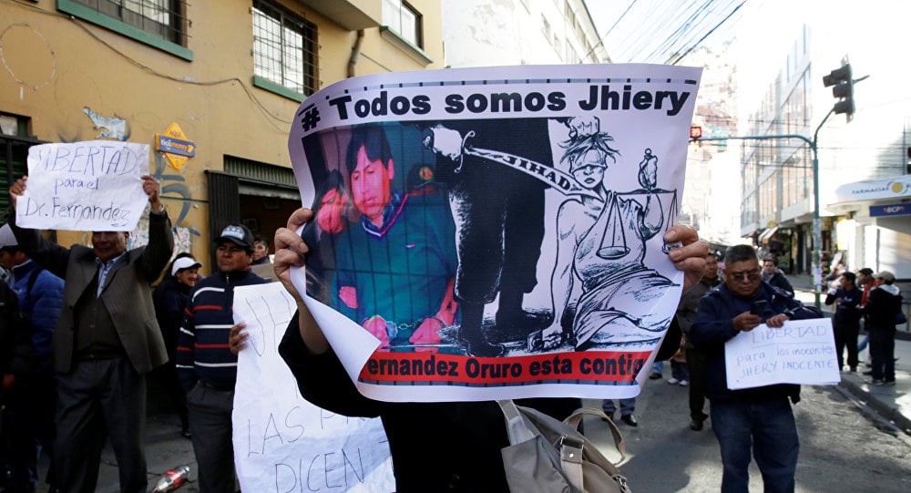 Médicos bolivianos marcharon por la libertad del pediatra condenado por la muerte de un bebé