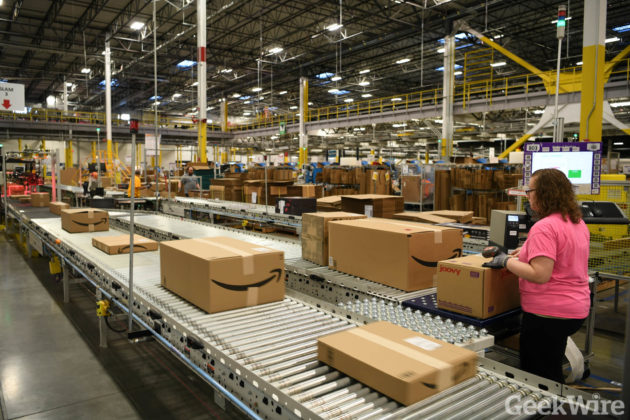 Amazon supera barrera del billón de dólares y amenaza con destronar a Apple