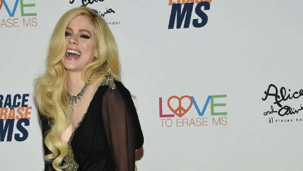 «Acepté la muerte y podía sentir mi cuerpo apagándose» dijo  Avril Lavigne cantante canadiense