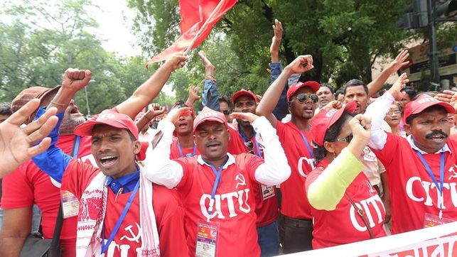 Miles de campesinos indios marchan en Delhi para pedir mejoras al Gobierno