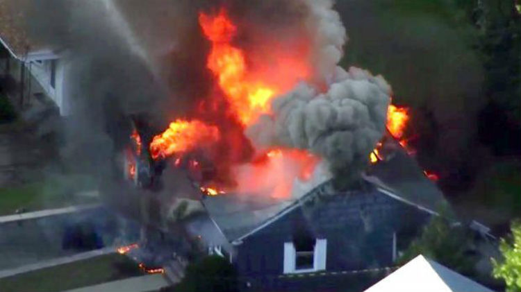 Una fuerte explosión de gas incendió casi 40 casas en Boston
