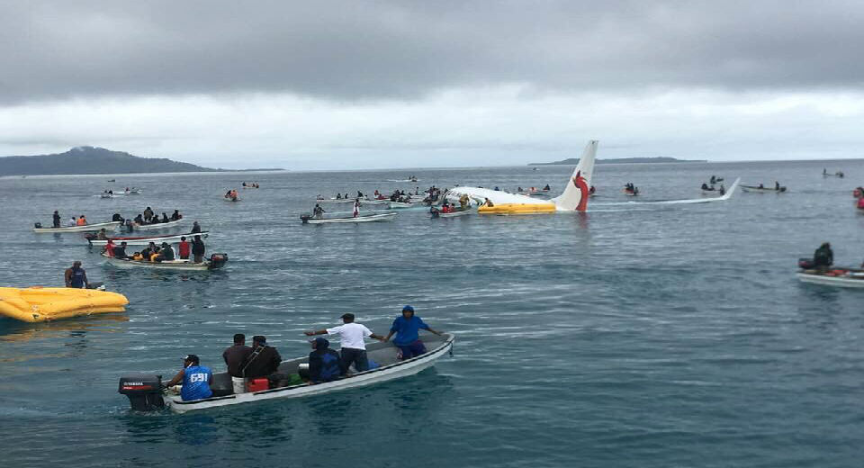 Un avión cayó en el mar tras un aterrizaje forzoso en Micronesia