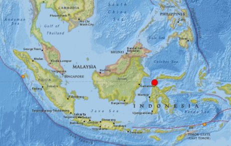 Un muerto y varios heridos tras sismo de magnitud 7,5 en Indonesia