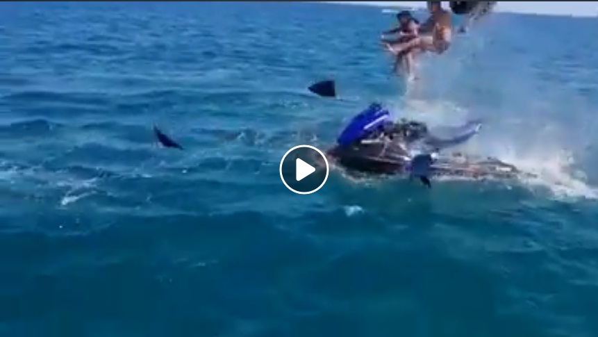 (Vídeo) Sorprendente: Moto acuática explota con pasajeros a bordo y graban el momento exacto