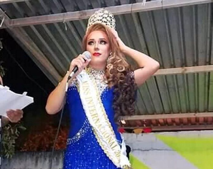 «Ser gay en una sociedad como la colombiana no es nada fácil», dijo la transformista Valentina Farath que busca obtener el triunfo en el reinado de Diversidad en Colombia