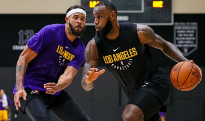 LeBron James cambió el número de su camiseta con los Lakers