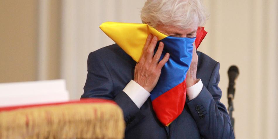 Gobierno de Colombia rinde homenaje a estratega argentino José Pekerman
