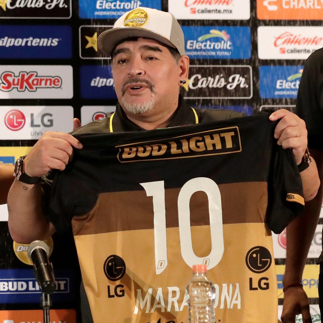 Maradona ya viste la camiseta del «Pez Dorado» en México