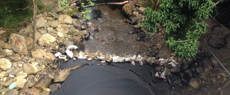 Colombia: Derrame de crudo amenaza uno de los espejos de agua en Boyaca
