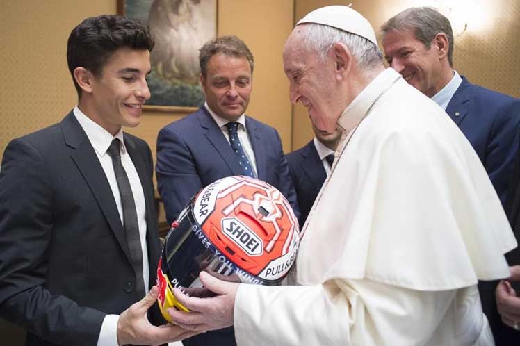 Papa Francisco recibió a pilotos de MotoGP en el Vaticano