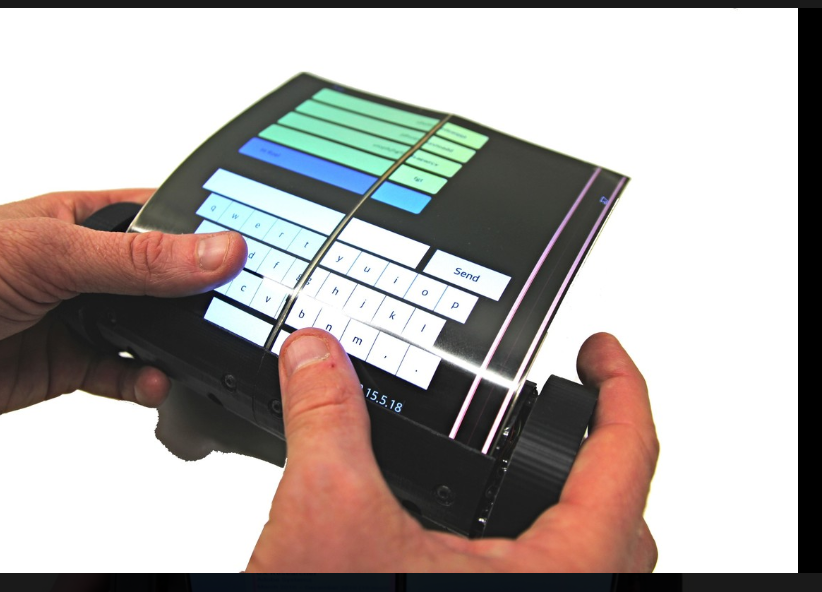 (Video) Diseñan una tablet totalmente flexible que se enrolla como un pergamino