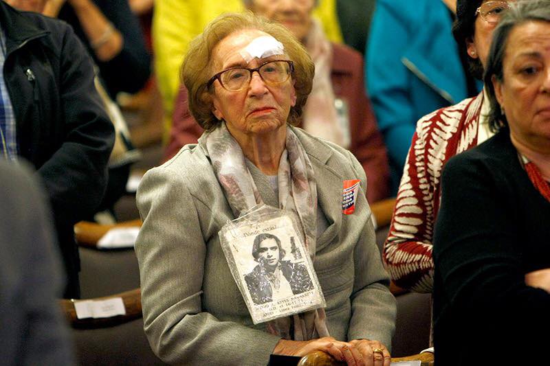 11 de septiembre: U. de Chile realiza segunda entrega de títulos póstumos a víctimas de la dictadura