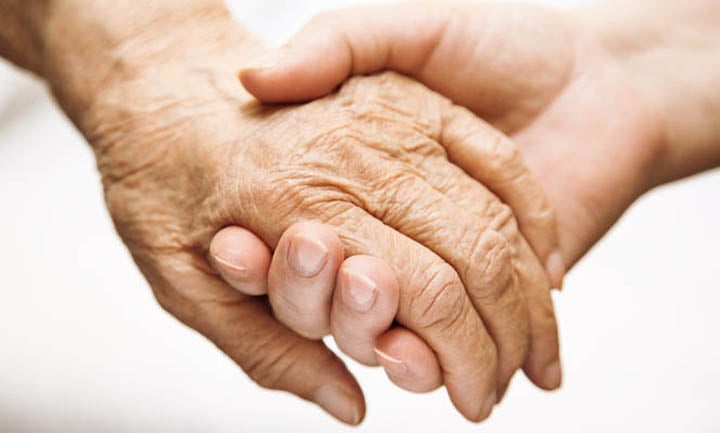 (Video) «Te amo», le dijo una abuela con Alzheimer a su nieta al reconocerla