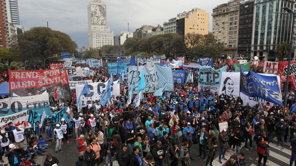 Argentinos se movilizaron contra el paquetazo neoliberal de Macri