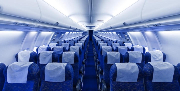 ¿Sabes por qué los asientos de los aviones son azules?