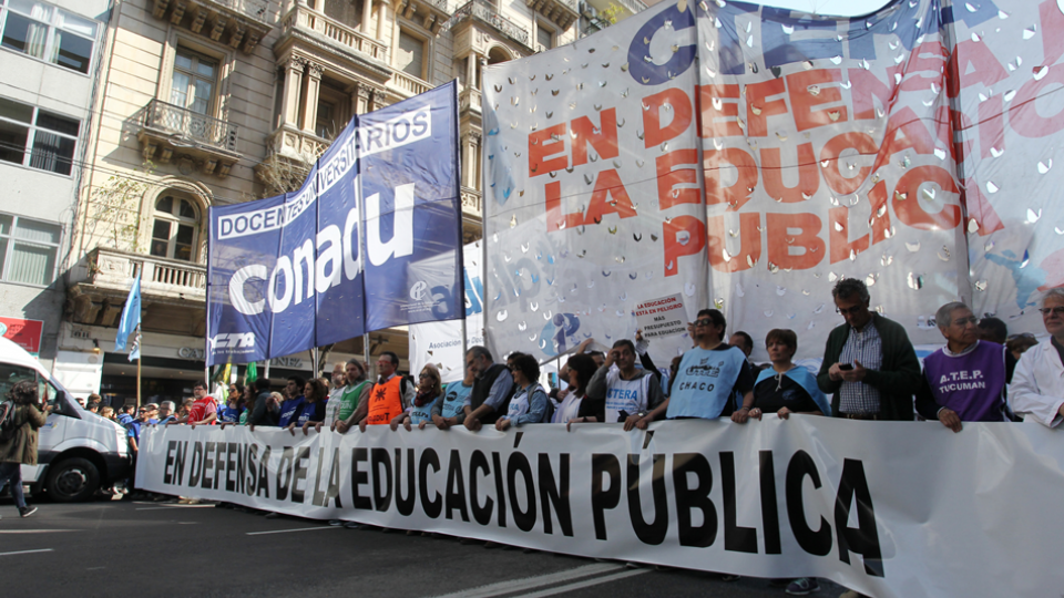 Se registran en Buenos Aires manifestaciones por la docente secuestrada y torturada