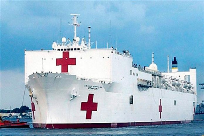 La guerra y la paz: La llegada al Caribe de los barcos hospitales de EE.UU y China